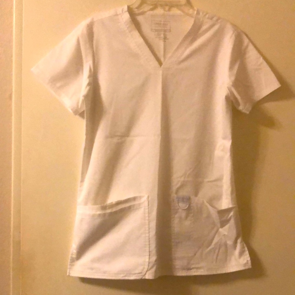 Cherokee Revolution Scrub Top white